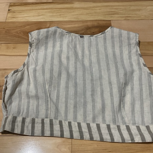 Striped Sleeveless Crop Top with Embroidered Design - Picture 14 of 15